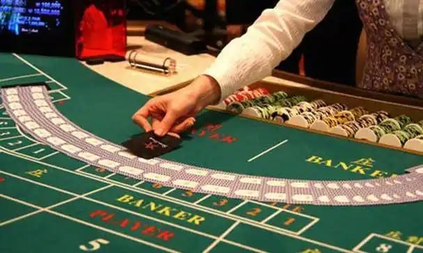Filipino player accessing 555pub casino games on a mobile phone